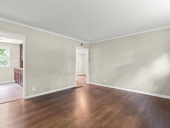 5th image of 222 Selby Blvd E