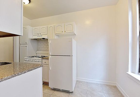4th image of 98 Cooper St #2G