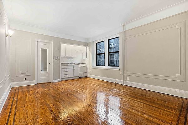 1st image of 4309 40th St APT 6F