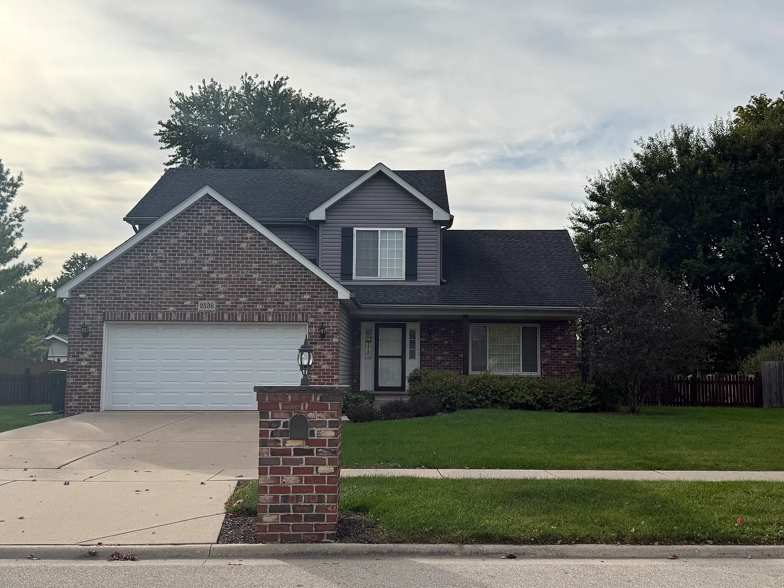 3 bed, 1936 sqft, $2,700 — Photo 2