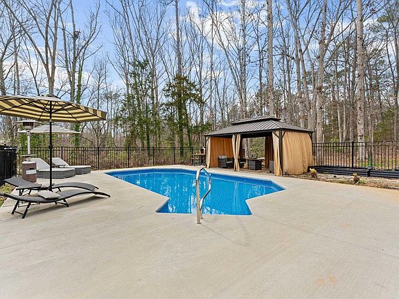 2nd image of 401 Clairmont Dr