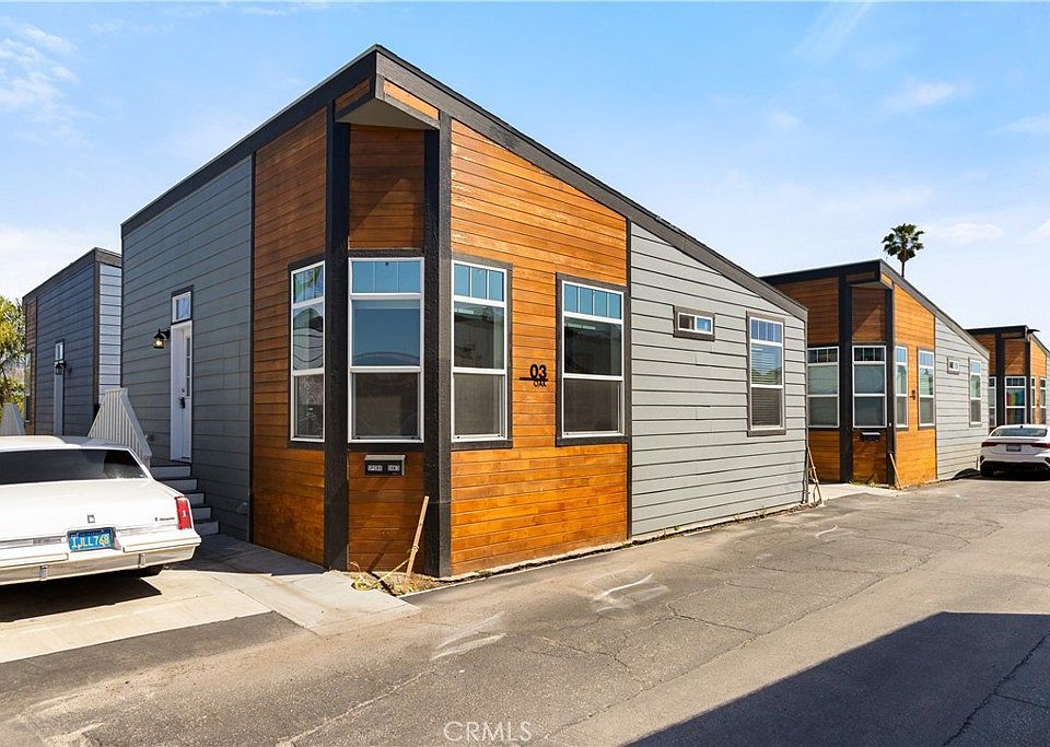 1st image of 8250 Lankershim Blvd #Oak-3