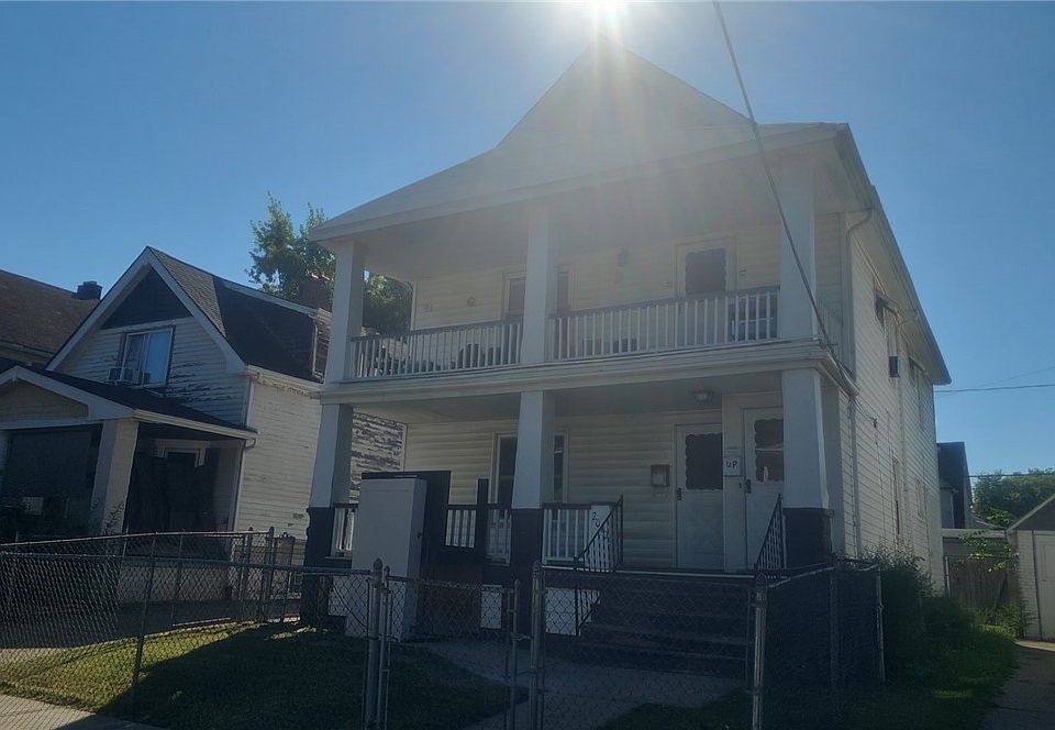 2nd image of 2040 W 99th St