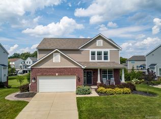 58096 Sunflower Cir S, New Hudson, MI 48165