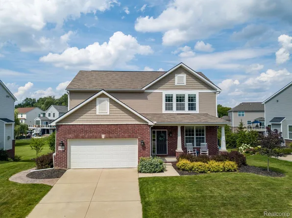 58096 Sunflower Cir S, New Hudson, MI 48165