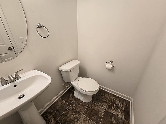 5th image of 122 Amelia Dr