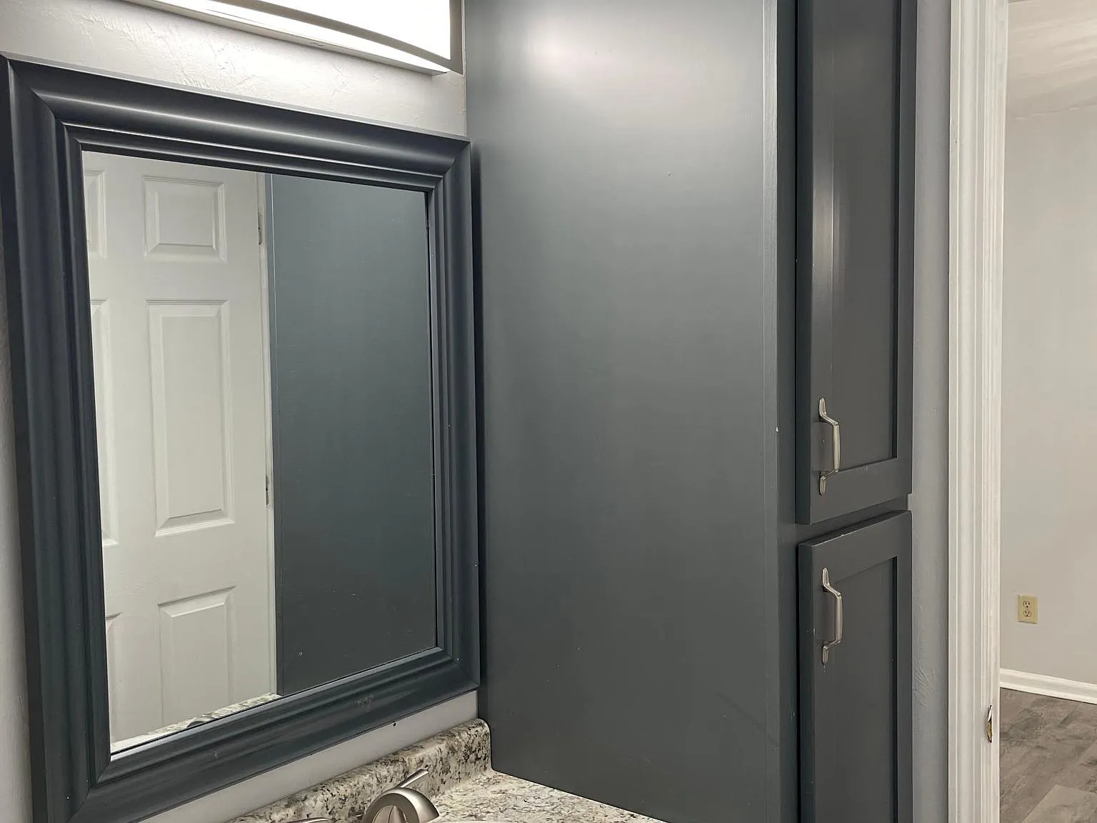 2052 Darnell Cir — Photo 1