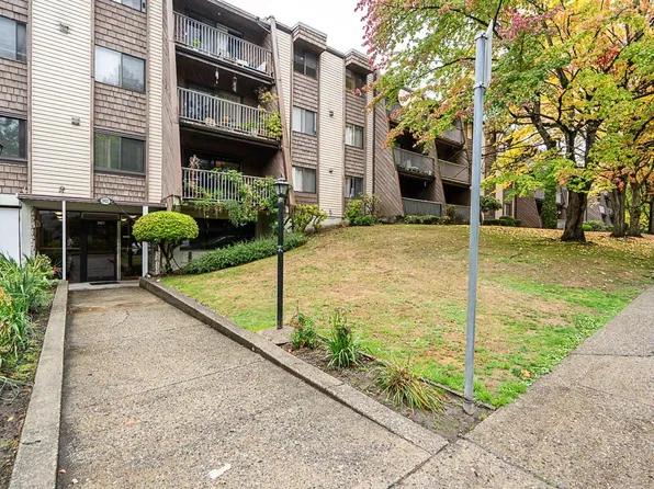 3921 Carrigan Ct #212, Burnaby, BC V3N 4J7