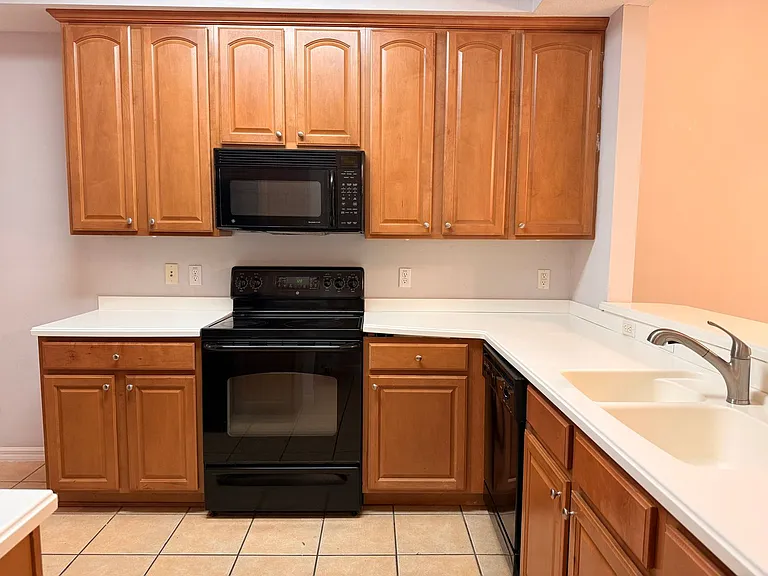 9434 Myrtle Creek Ln #911 — Photo 4