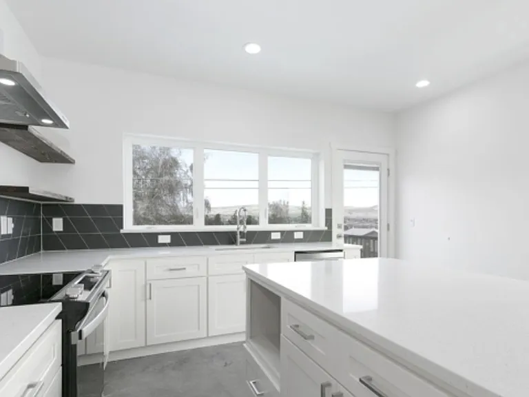 901 Verde Ln — Photo 3
