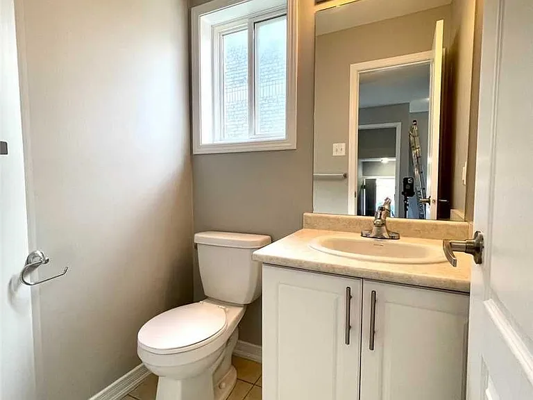 1385 Hunter St — Photo 11