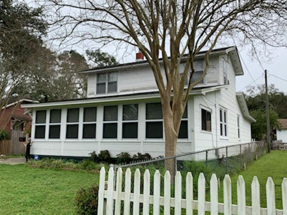 2nd image of 218 Oak Ave