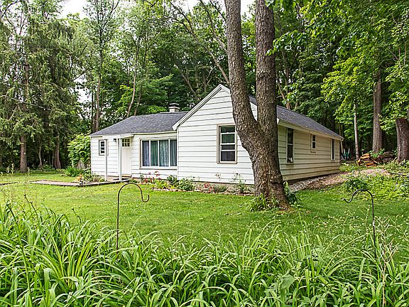 2nd image of 128 Territorial Rd E