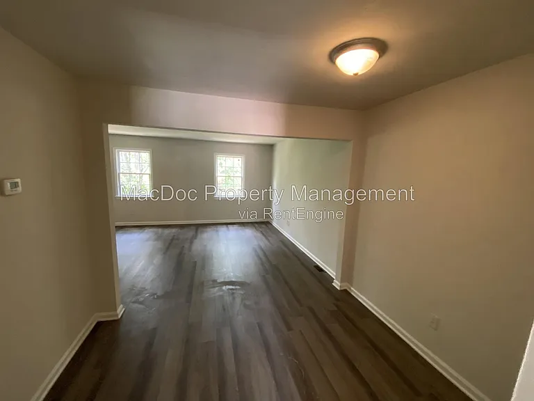 130 Janney Ct — Photo 2