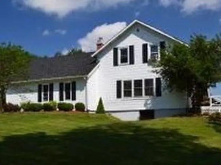 2432 Glenwood Rd — Photo 2