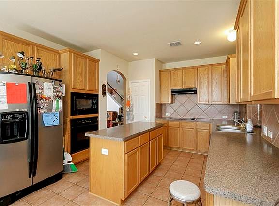 5th image of 912 Park Forest Dr