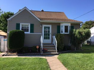 69 Grove St, Elmwood Park, NJ 07407