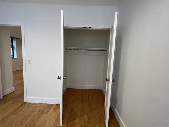 207 East 37th Street image 8 of 16