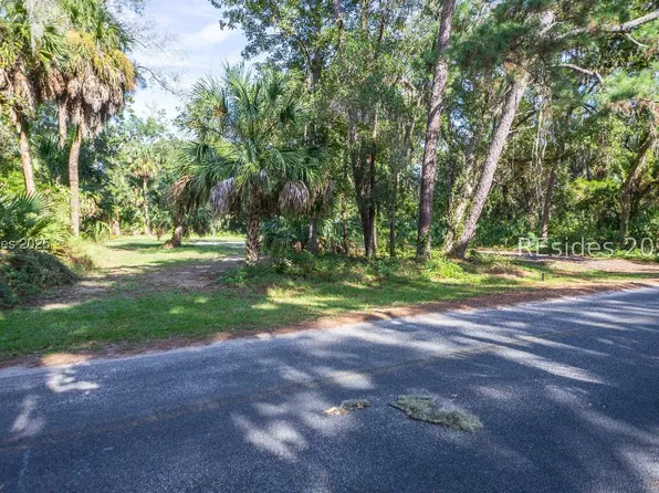 125 Horse Island Rd, Saint Helena Island, SC 29920