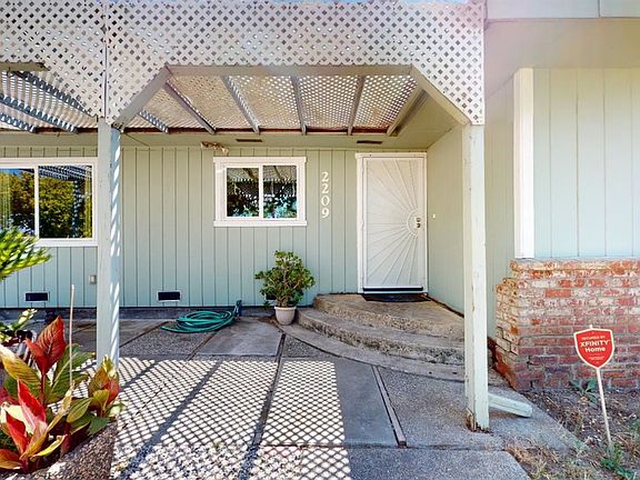 4th image of 2209 E Cypress Rd