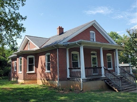 2nd image of 206 Cutler Ave