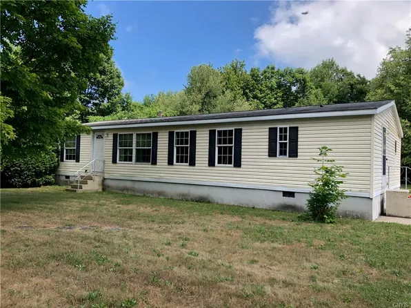 94 Parkhurst Rd, Oswego, NY 13126