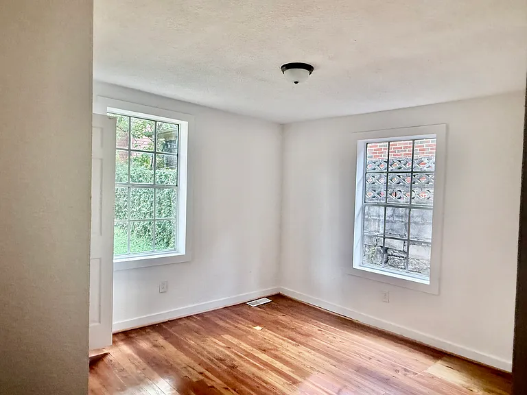 327 11th Ct W — Photo 3