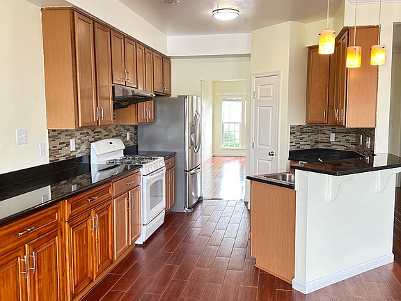 2nd image of 221 S Savanna Dr