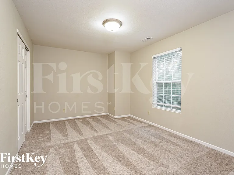 340 Kendall Dr — Photo 14