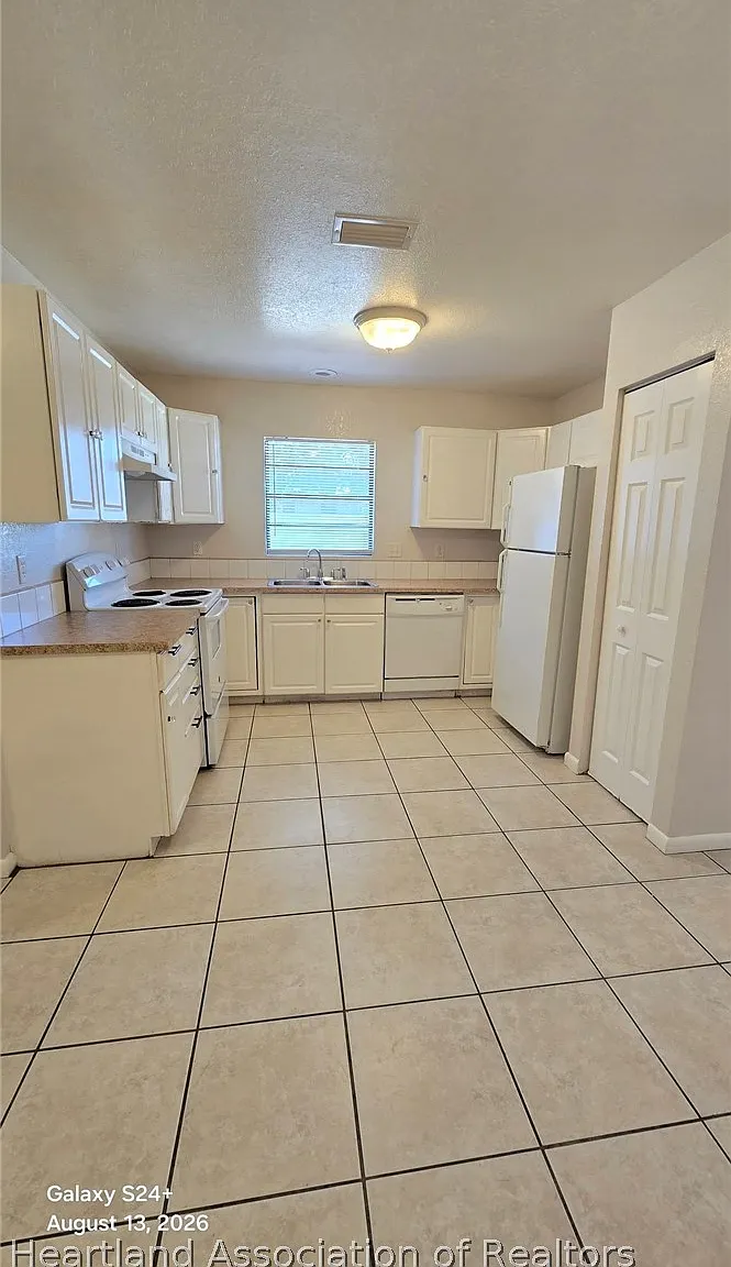 3 bed, 2.0 bath, 1108 sqft, $1,500 — Photo 3