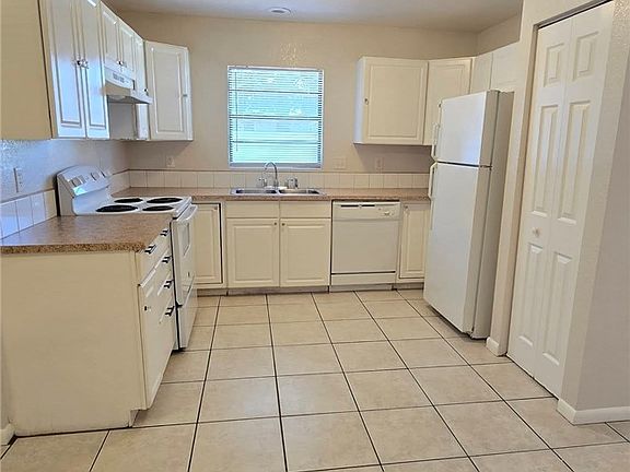 3rd image of 3437 Ellington Ave