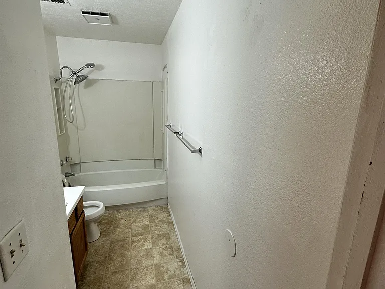 987 Iowa Ave #B — Photo 4