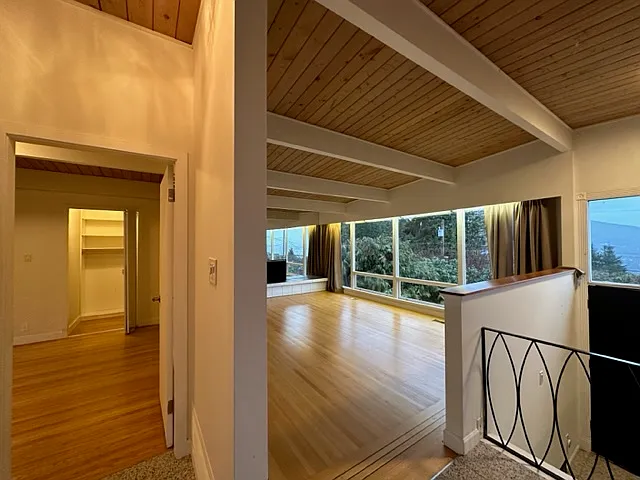 486 Craigmohr Dr — Photo 13