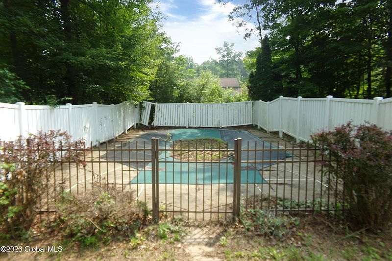 3rd image of 778 Schuyler Way