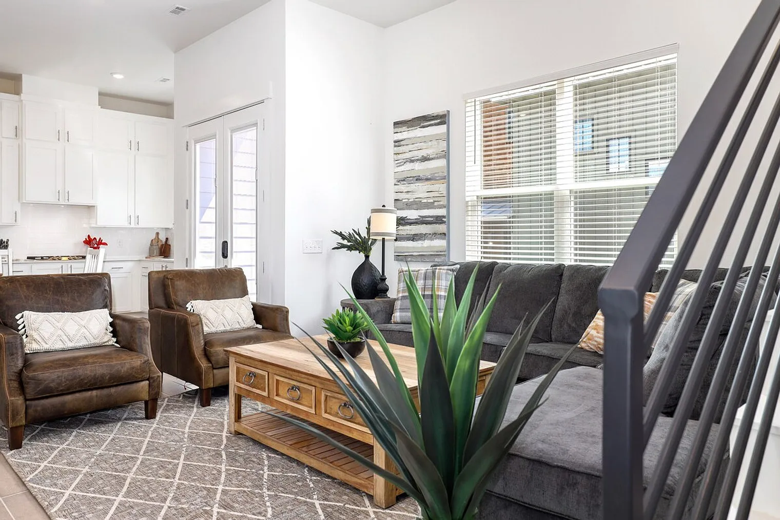 3 bed, 2.0 bath, 1991 sqft, $4,663 — Photo 3