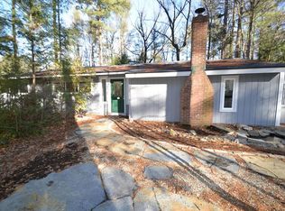24 Hickory Ln, Amherst, MA 01002