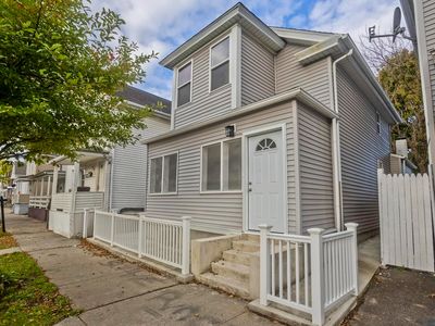 61 Pine St, Holyoke, MA, 01040