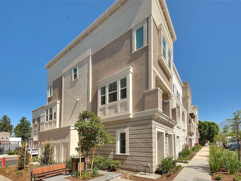 149 N 1st Ave — Photo 23