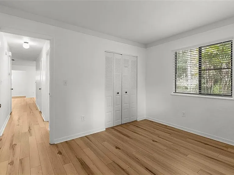 4344 NW 30th Ter — Photo 11