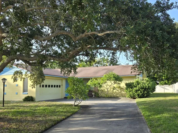 1162 Samar Rd, Cocoa Beach, FL 32931