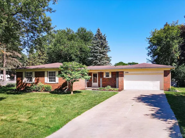 11366 Chicago Rd, Warren, MI 48093