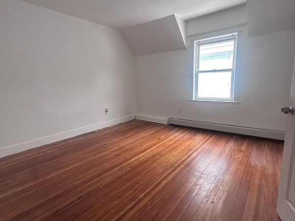 2nd image of 18 Rugby Rd