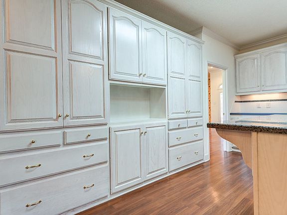 4th image of 5609 Norfolk Ave #5611