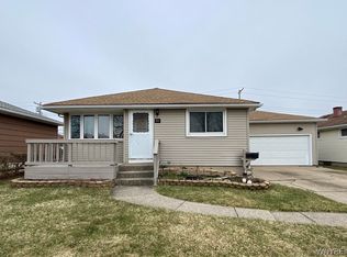 21 Harbour Ln, Cheektowaga, NY 14225