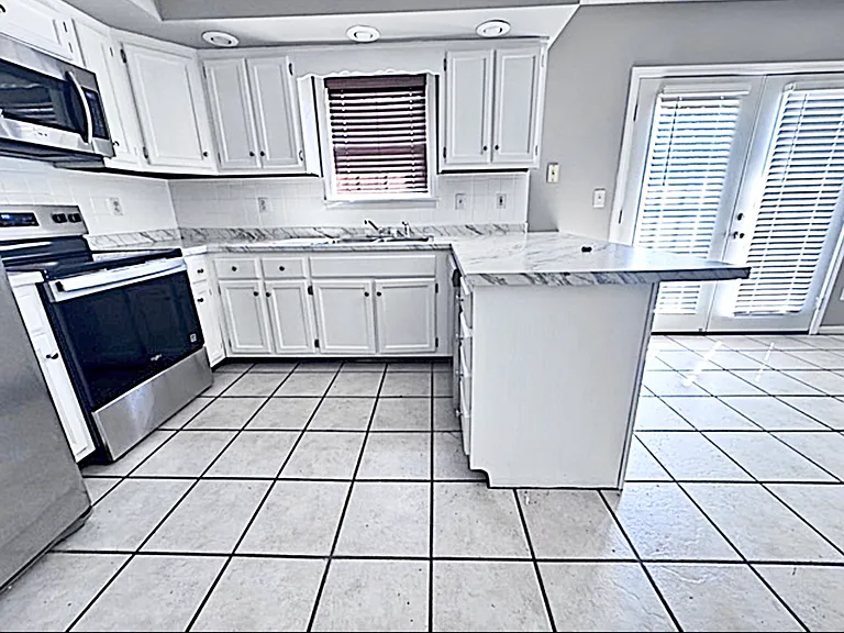 2312 Manchester Dr — Photo 9