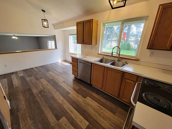 4th image of 16621 10th Avenue Ct E