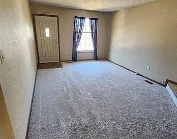 3rd image of 724 NE Barnes Dr APT A