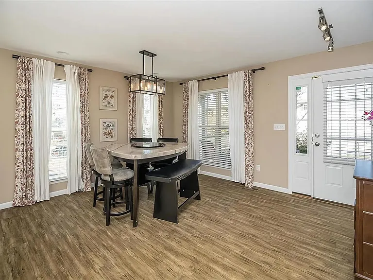 1304 Mason Grove Dr — Photo 8
