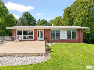 800 S Cody Rd, Le Claire, IA 52753