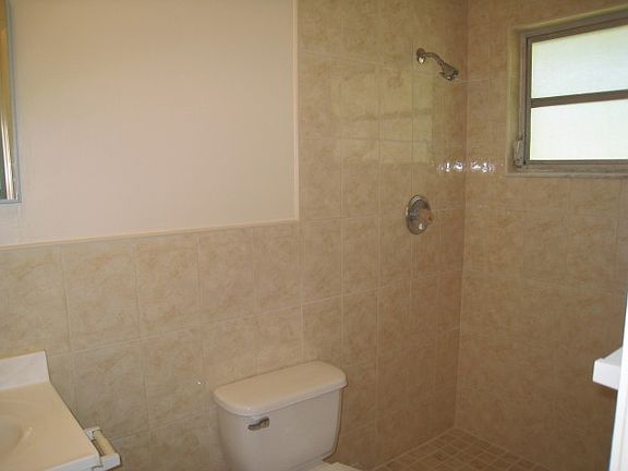 4th image of 3250 Laguna Dr